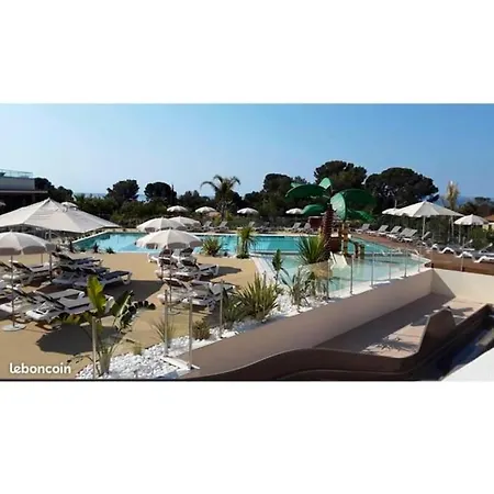 Bungalow De 2 Chambres A Raphael A 50 M De La Plage Avec Vue Sur La Mer Piscine Partagee Et Jardin Clos Hébergement de vacances *