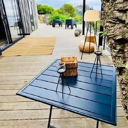 Bungalow De 2 Chambres A Raphael A 50 M De La Plage Avec Vue Sur La Mer Piscine Partagee Et Jardin Clos Hébergement de vacances *