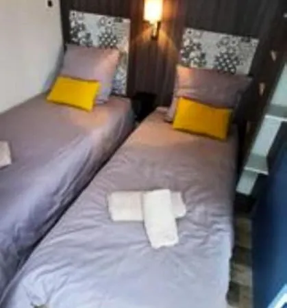 Hébergement de vacances Bungalow De 2 Chambres A Raphael A 50 M De La Plage Avec Vue Sur La Mer Piscine Partagee Et Jardin Clos *